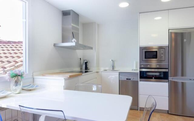 MUNDAKA by Aston Rentals