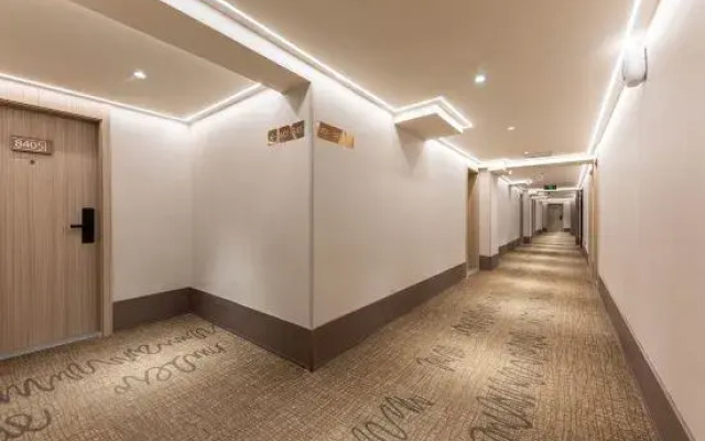 HanTing Hotel (Zhengzhou Huanghe Road Subway Station)