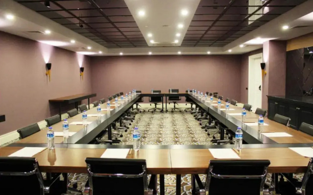 Reo Hotel & Spa