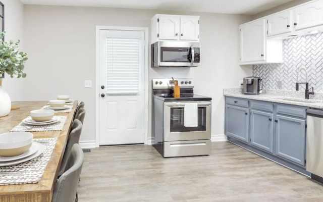 Modern Townhome: Walk to Tennessee Tech University