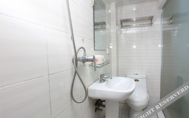 Sincere Hotel (Nanjing Zhushan Road Subway Station Branch)