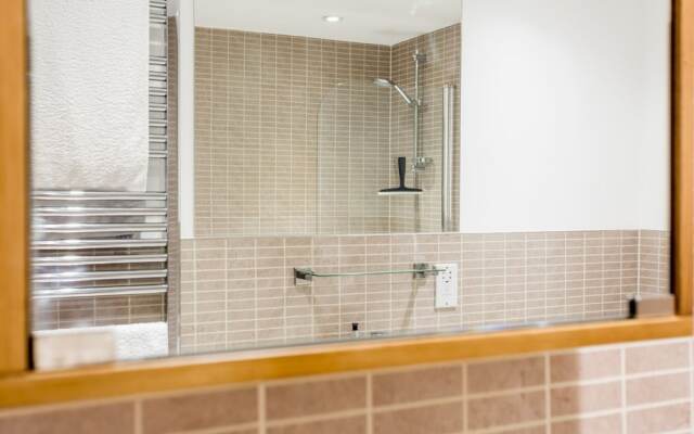 Bright, Spacious 2BR Central Cambridge Flat for 4