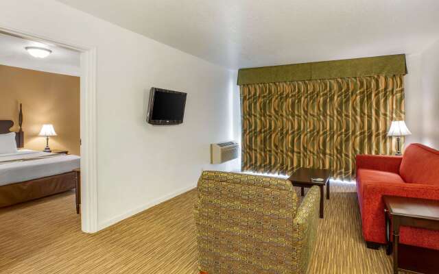 Quality Inn & Suites Tulare