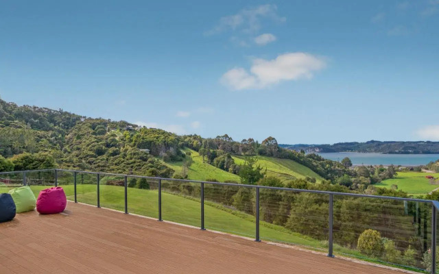 Peace and Paradise - Whitianga Holiday Home