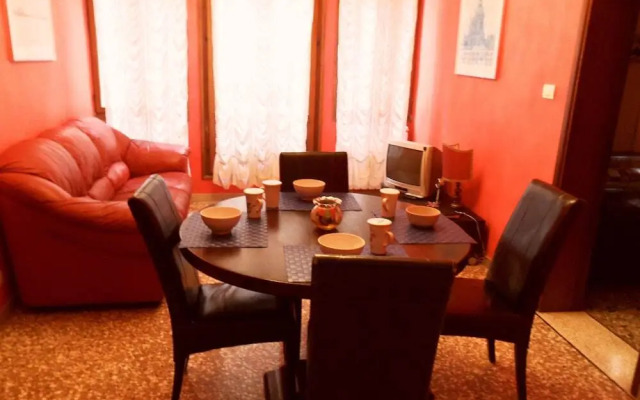 Sunny Venice Apartment