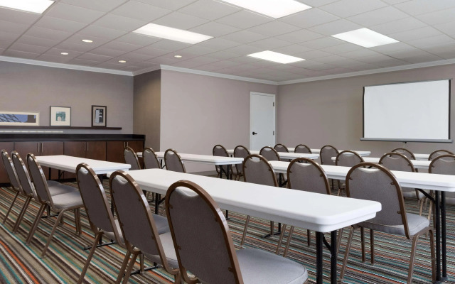 Country Inn & Suites by Radisson, Jackson, TN