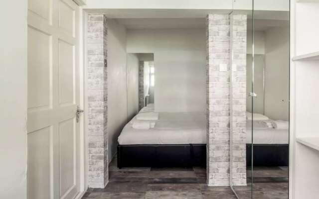 Modern Apartment That Sleeps 2