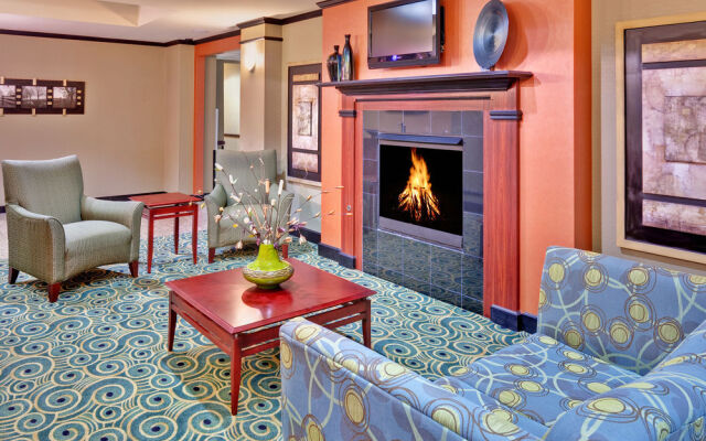 Holiday Inn Express Hotel And Suites Clinton