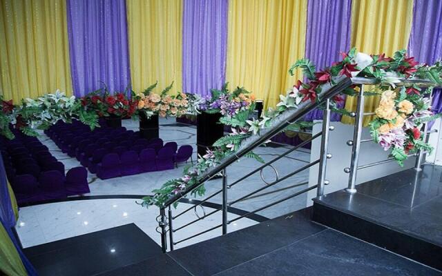 Hotel Celebration & Banquet