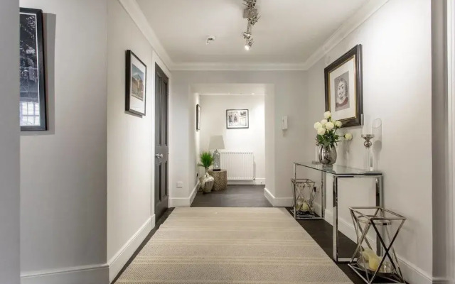 Luxury West End Apt. W/ Private Patio & Parking!