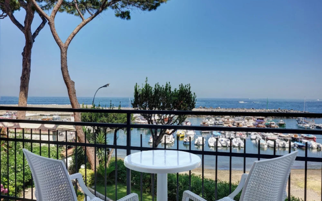 Sea Breeze Residence