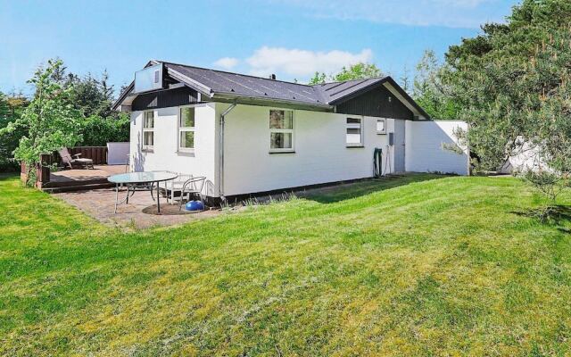 Serene Holiday Home in Hals near Sea