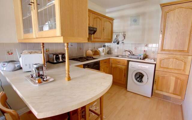 Lovely Apartment in Cranbrook With Serene View