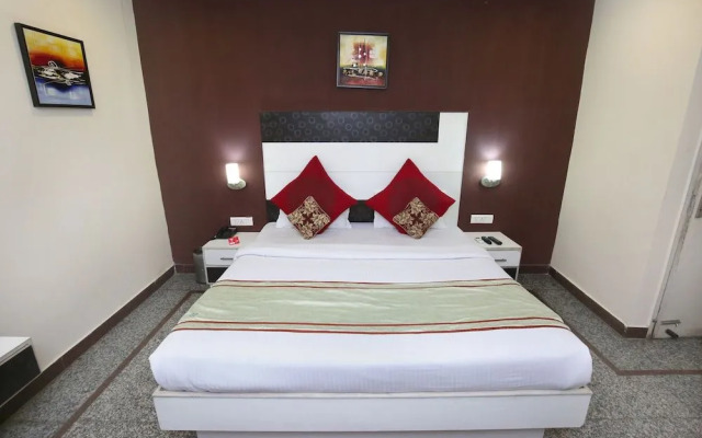 OYO 9575 Hotel Absolute Comfort
