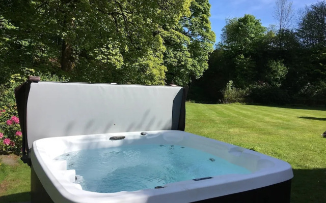 Low Jock Scar Country Estate