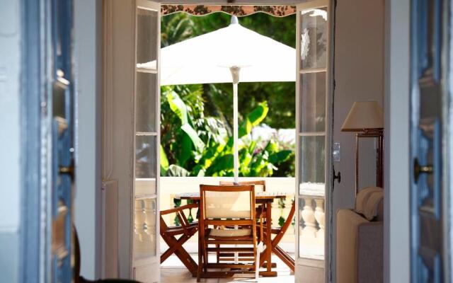 Magnifique appartement d'époque avec Vue Mer 4 personnes avec terrasse Le Port Nice