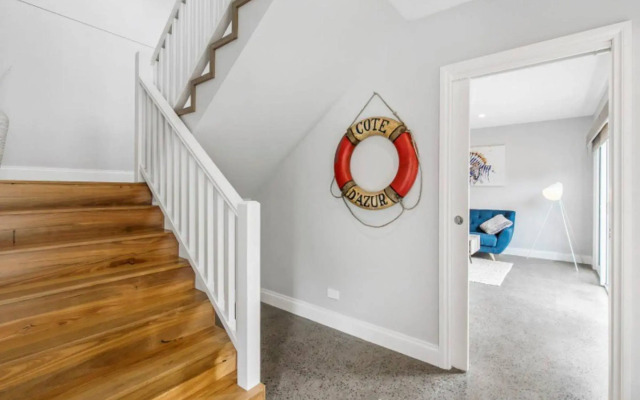 HALE KUPA Rye Beach House Spa Table Tennis