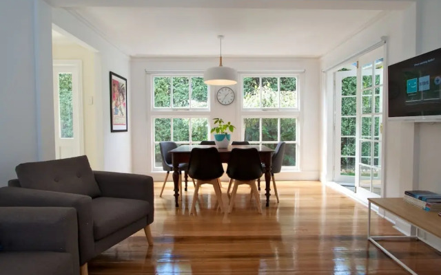 Strahan House