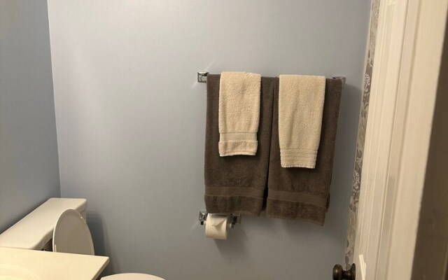 Cute Condo Near Cone Health