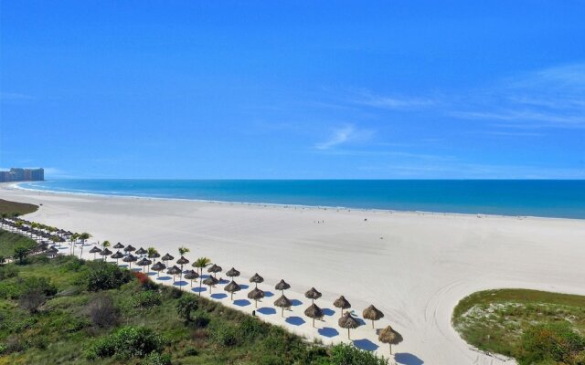 Sunny Beachfront Condo With Pool and Sw-facing Balcony