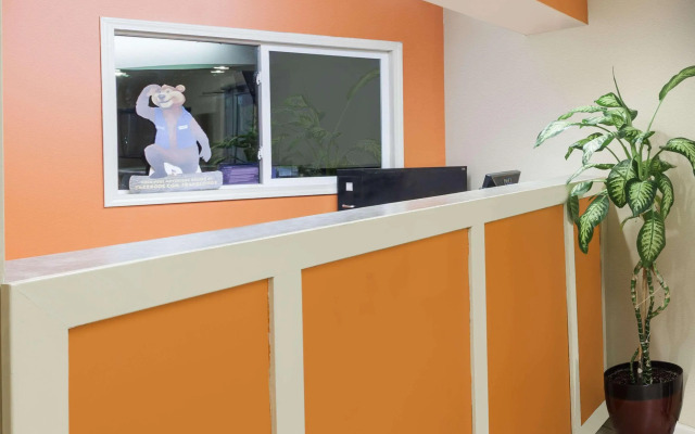 Travelodge by Wyndham Seymour