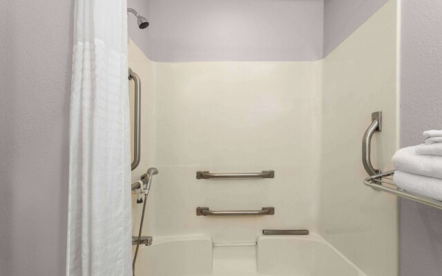 Microtel Inn & Suites Panama C