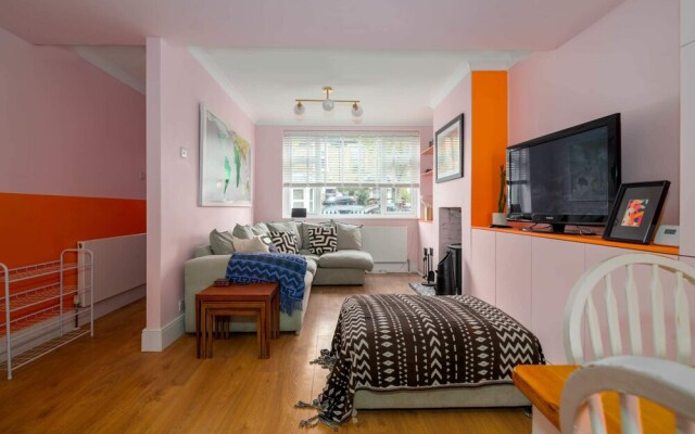 Guestready - Sunny 2BR Home in Walthamstow + Garden