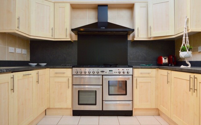 Contemporary 2 Bedroom Apartment in Bristol City Centre