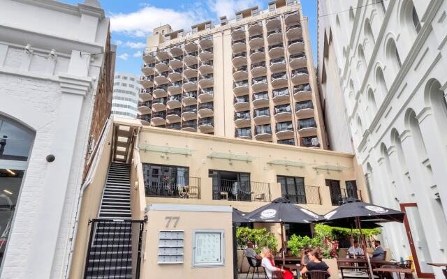 Central 3 bed, loft apartment in the CBD w Parking