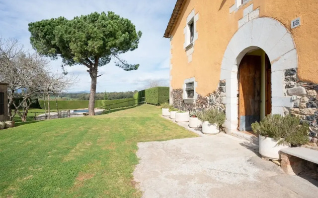 Vibranr Holiday Home in Aiguaviva With Swimming Pool