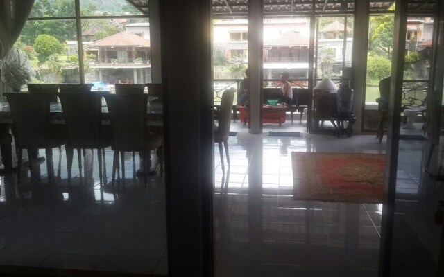 Villa Bukit Danau
