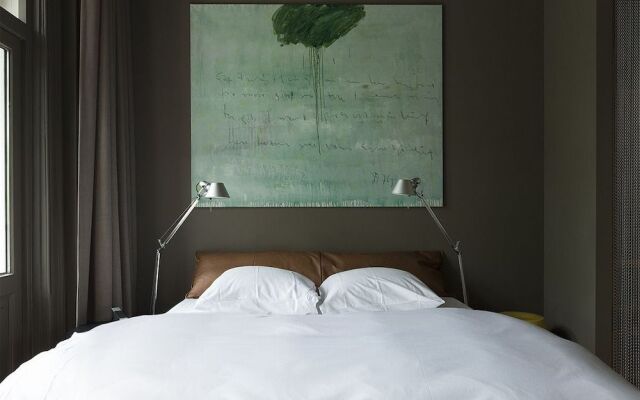 hotel Blue inspired by MANNA