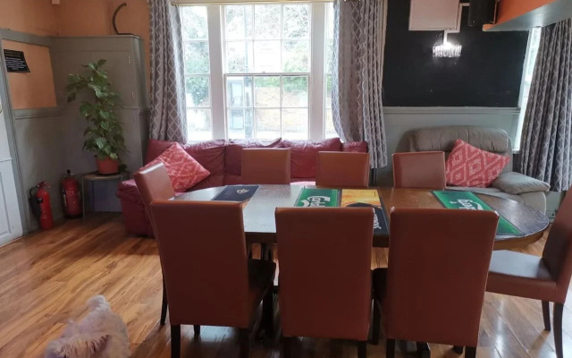 Swan Inn, Heathrow Airport