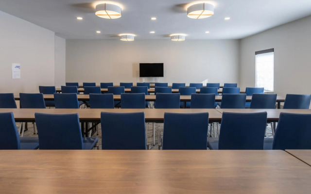 Holiday Inn Express Hotel & Suites Brattleboro by IHG