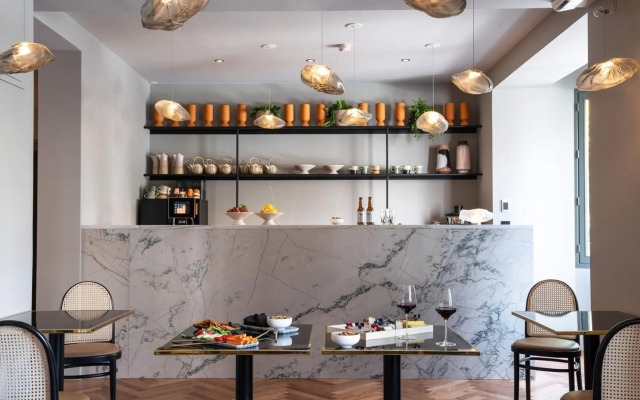 Hebe Hotel