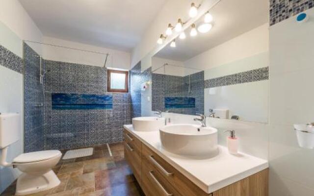 Villa More