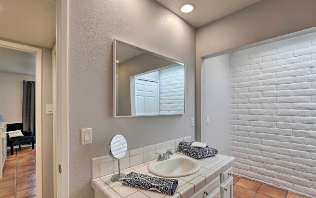 Tucson Townhome w/ Private Patio & Mtn Views!