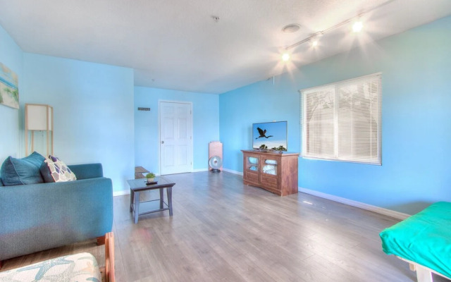 Bayway Luxury Townhome 4 Bedroom Townhouse by RedAwning