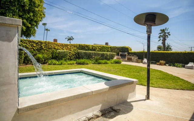 Los Angeles Suite ~ 7 Mi to Venice Beach!