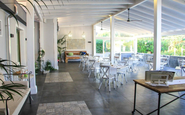 Albaruja Hotel