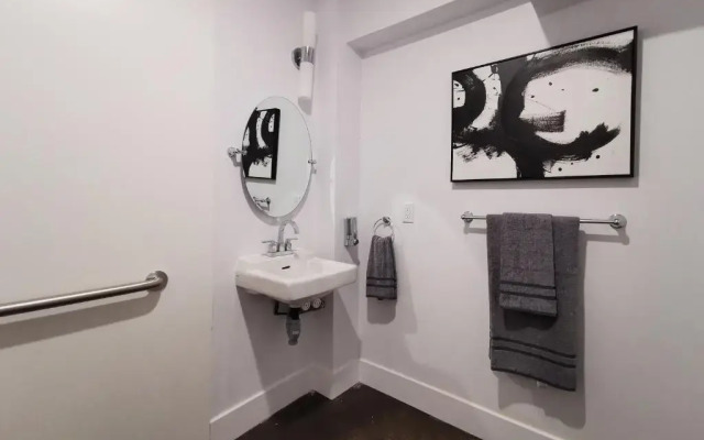 Cameo Hotel and Suites