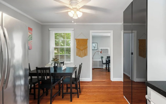 Charming Townhouse Retreat by Cozysuites