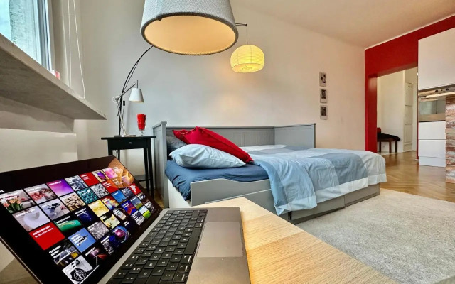 Super BEAUTY metro WiFi 65’TV Netflix HBO AppleTV+