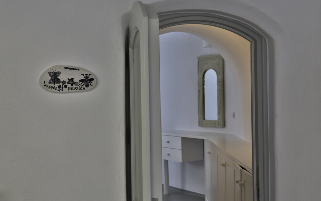 Trieris Villa & Suites