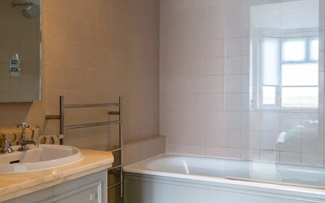 Luxury 2-bedroom 2-bathroom Near Oxford Street