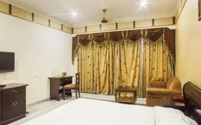 Hotel Shiraaz 1