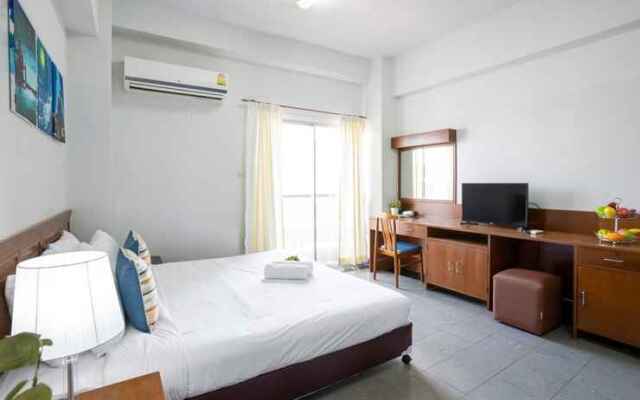 Studio room near MRT by PD Mansion