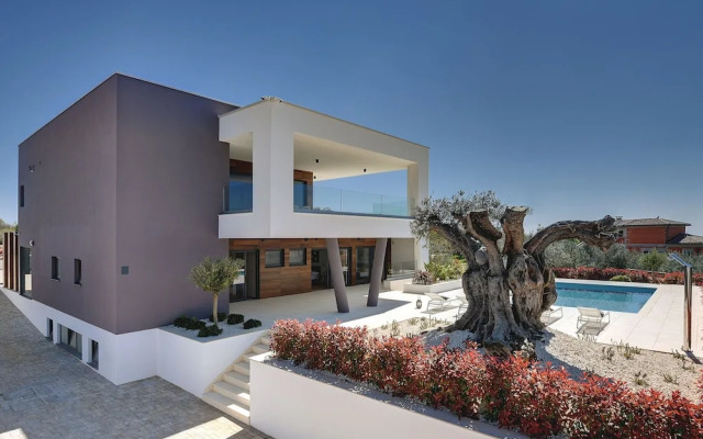 Villa in Vodnjan With Swimming Pool