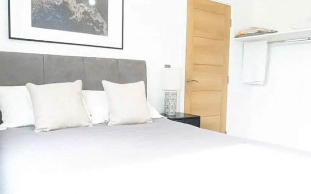 Modern 2 Bed Apt - 15 Mins to Birmingham Centre