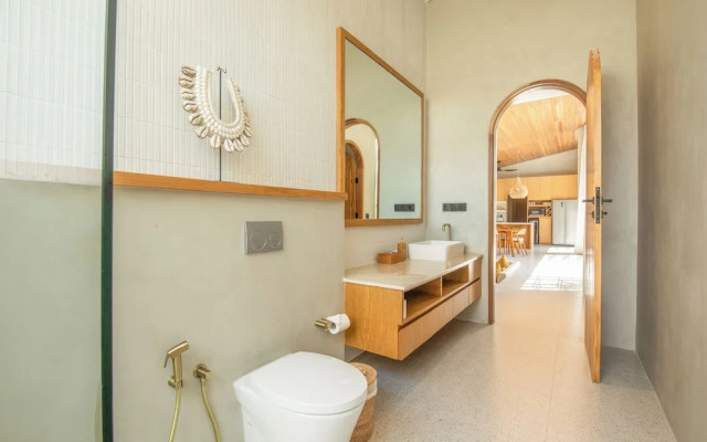 Stylish 5BR Boho Hideaway, 5 Minutes From Bingin